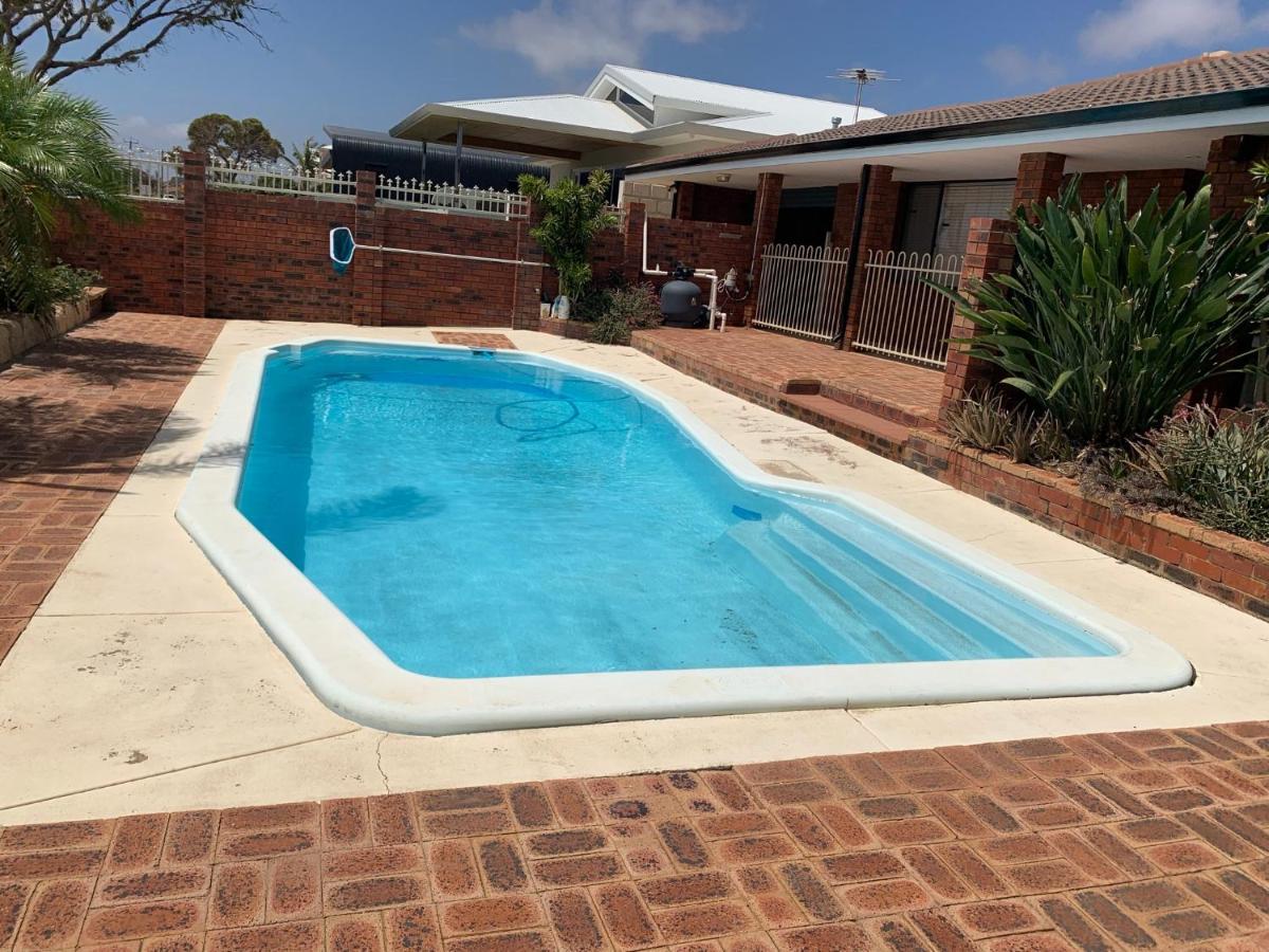 Beach House Opposite Ocean 4 Bed 2 Bathroom With Pool Geraldton Exterior foto