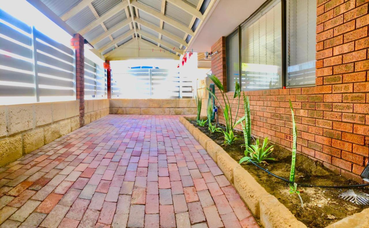 Beach House Opposite Ocean 4 Bed 2 Bathroom With Pool Geraldton Exterior foto
