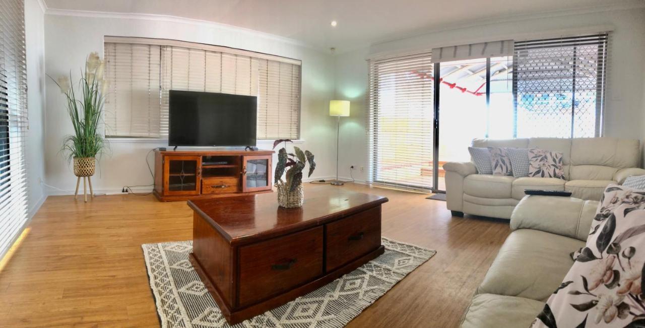 Beach House Opposite Ocean 4 Bed 2 Bathroom With Pool Geraldton Exterior foto